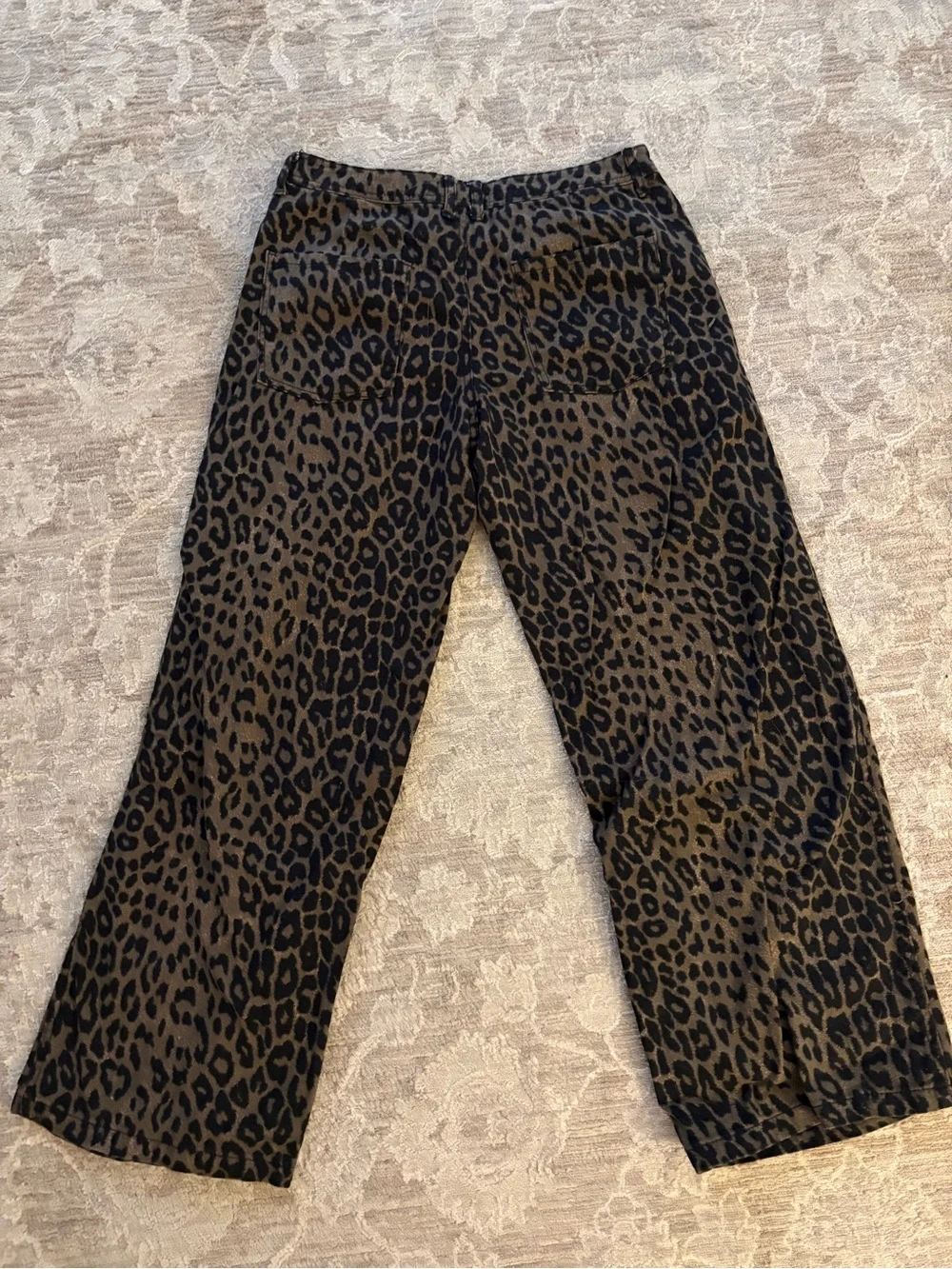 LEOPARD PRINT JEANS ๐๐๐ฑ - Picture 4 of 5